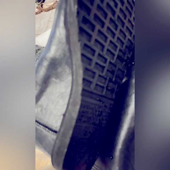 UGG/Koolaburra black leather boots with sheepskin. Size 9 great.. - Picture 12 of 13